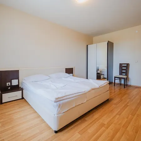 Comfort Family With Large Living Golden Sands