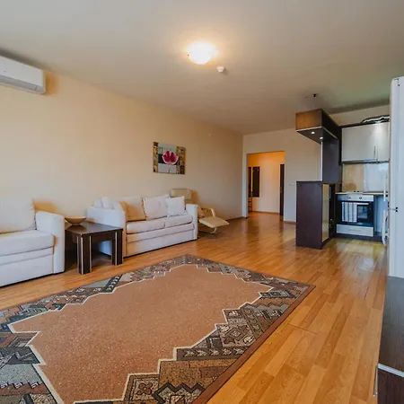Comfort Family With Large Living Golden Sands